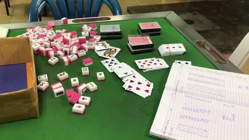 ตั้ง กก.สอบด่วน! หลังพบบัตร 'รองสารวัตร' แขวนที่ผนังบ่อน