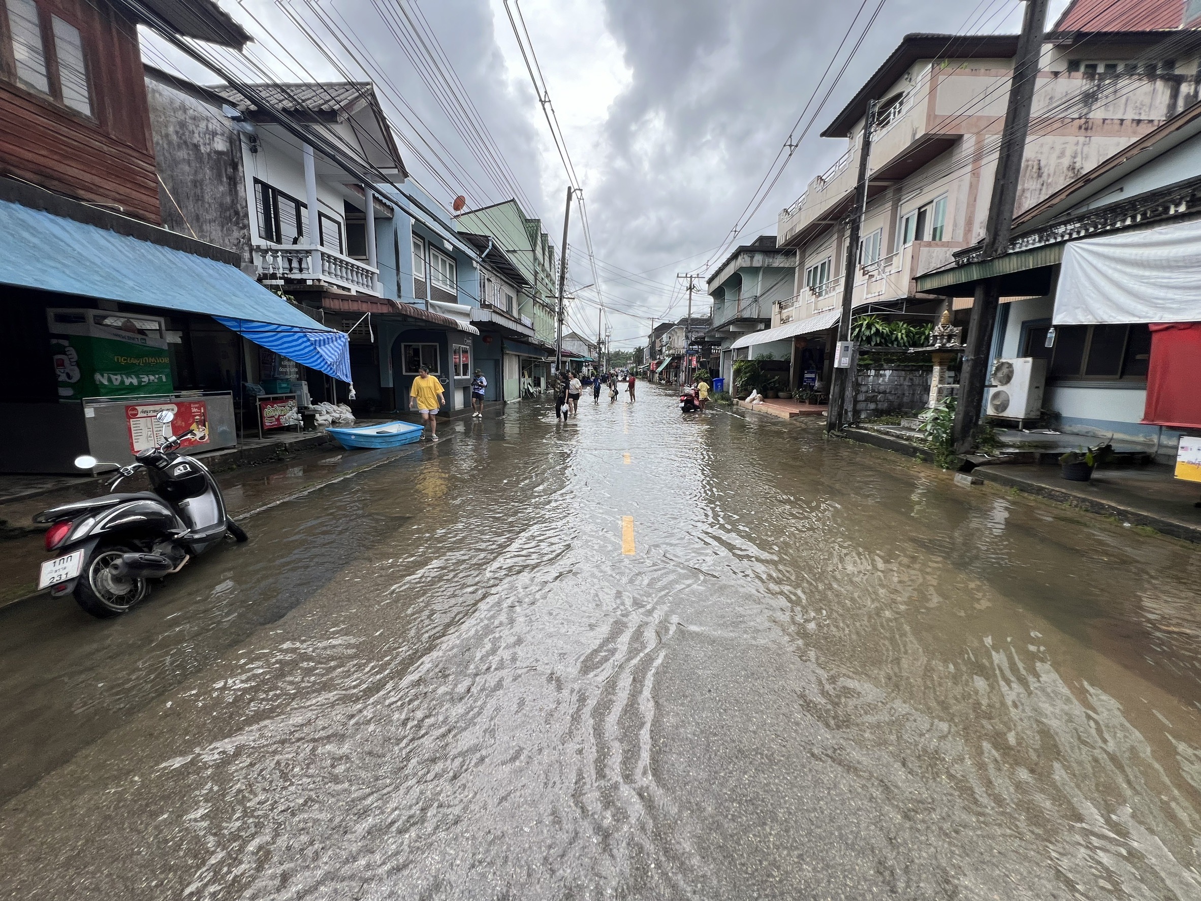 อัปเดต"น้ำท่วมตราด"ทหารช่วยขนแพะหนีตาย