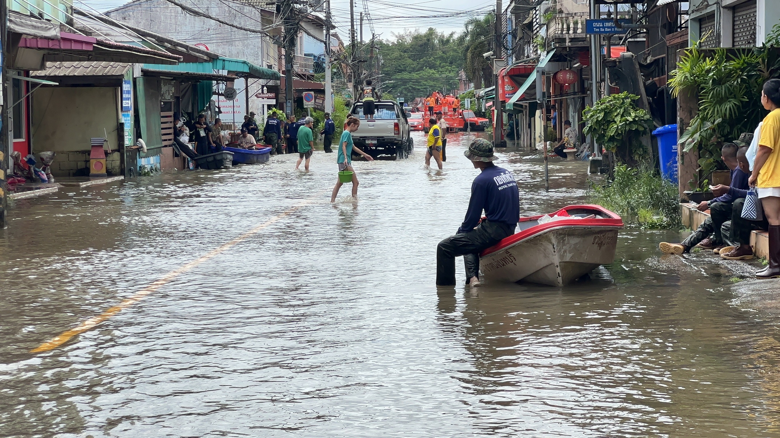 อัปเดต"น้ำท่วมตราด"ทหารช่วยขนแพะหนีตาย