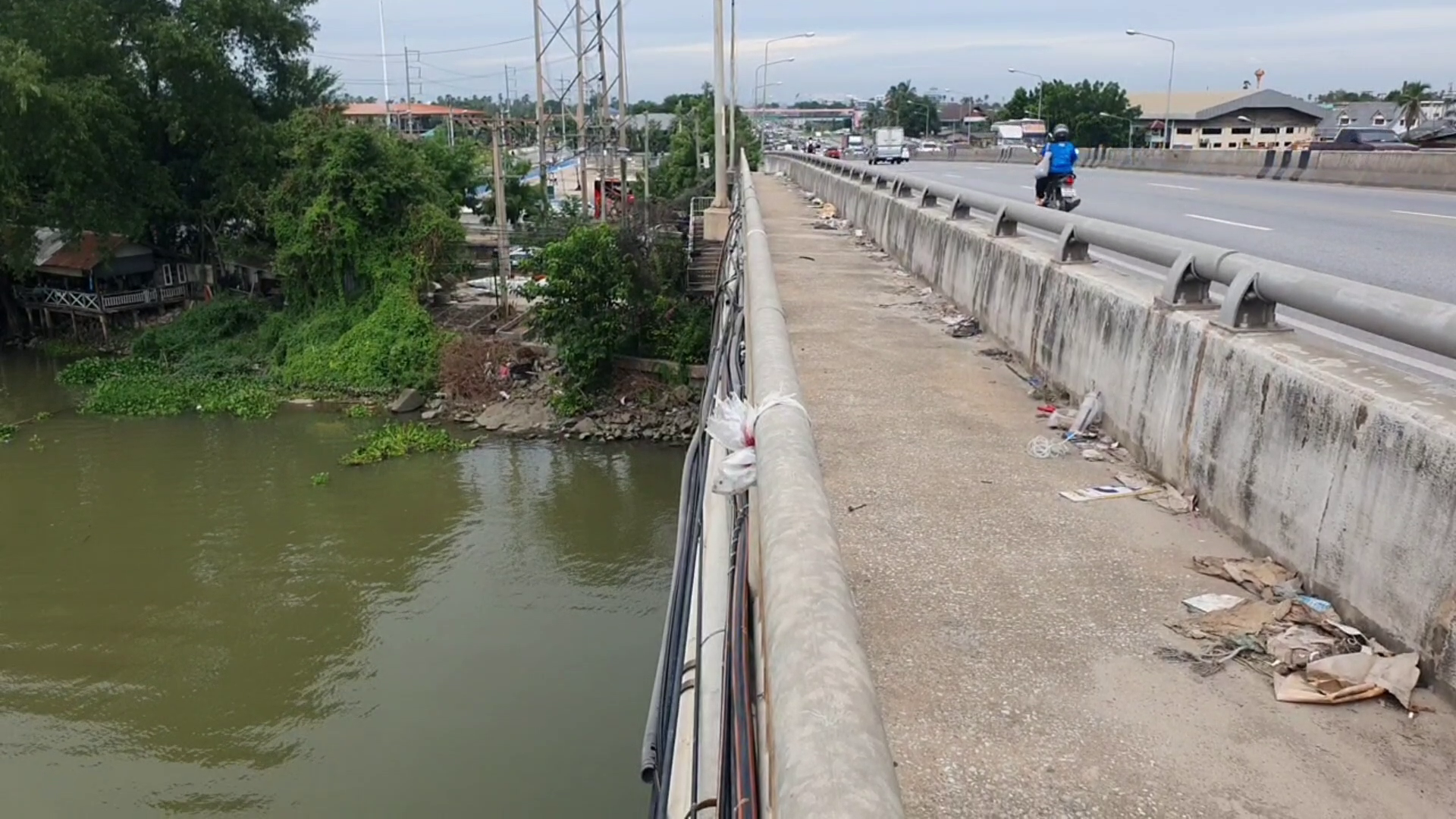 หนุ่มไรเดอร์เครียดโดนหมายจับ พิมพ์ข้อความลาแม่ครั้งสุดท้าย