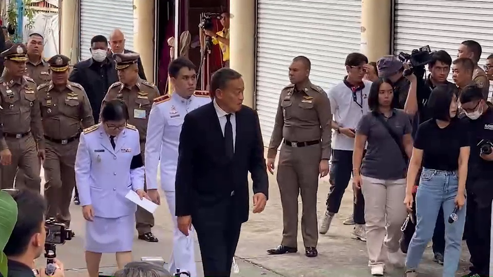 "นายกฯ" ร่วมอาลัย "รองหรั่ง" เหยื่อชาย "คลั่ง" ยิงเสียชีวิตขณะเข้าระงับเหตุ