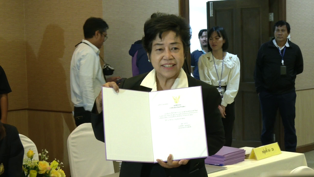 'สว.ชุดใหม่' ทยอยเดินทางมารับหนังสือรับรอง