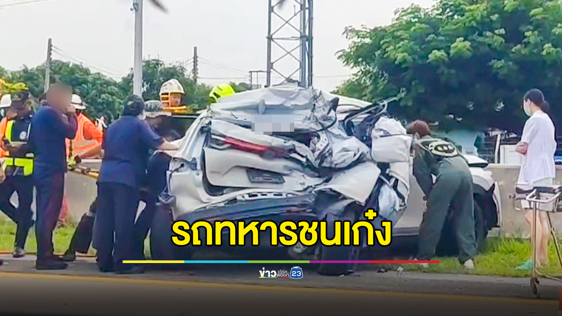 รถบัสทหารชนรถเก๋ง บาดเจ็บ 12 ราย
