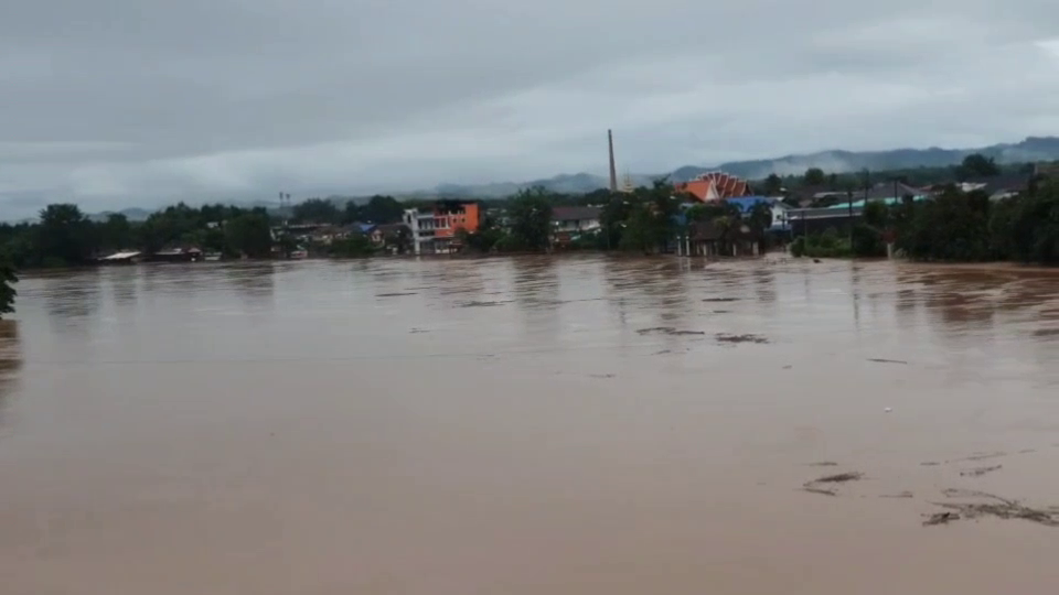 น่านอ่วม! น้ำท่วมหลายพื้นที่บ้านเรือนจมน้ำแล้ว 500 กว่าหลังคาเรือน