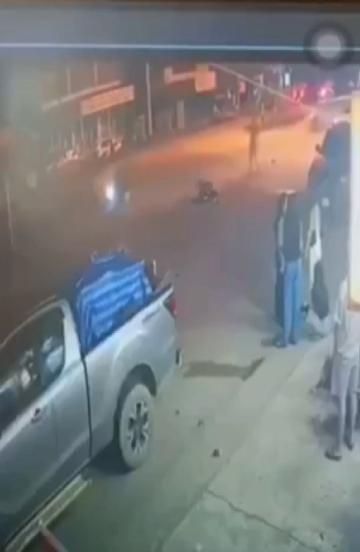 สุดเศร้า ตำรวจน้ำดีช่วยคนเจ็บกลับถูกรถชนดับ