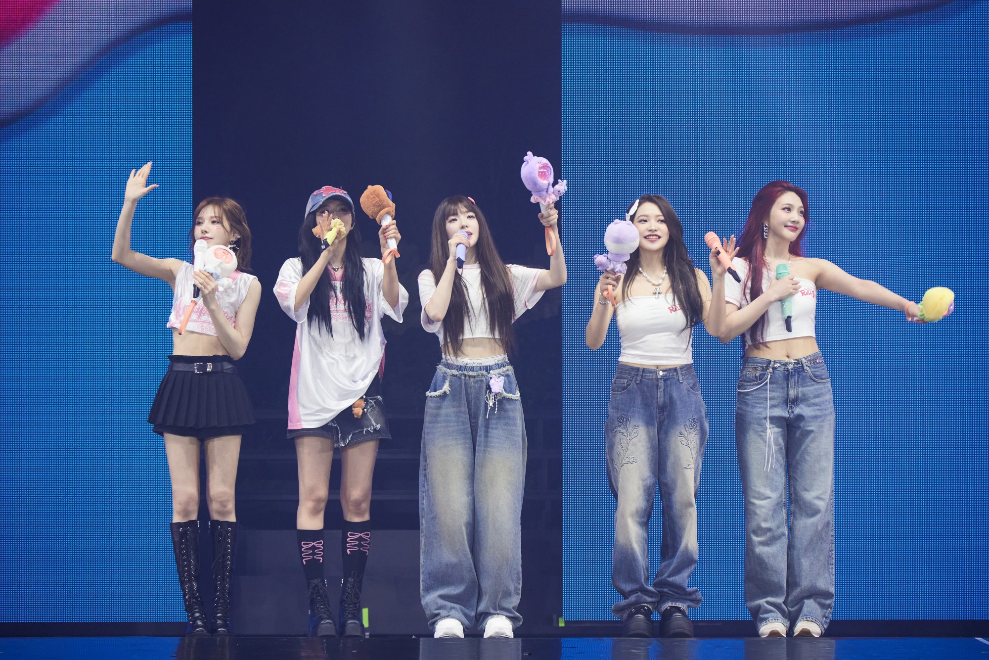 Red Velvet และ ReVeluv ร่วมสัมผัสสีสันแห่งรักและการเป็นความสุขให้แก่กันตลอด 10 ปี เฉลิมฉลองความสำเร็จของ SOLD-OUT