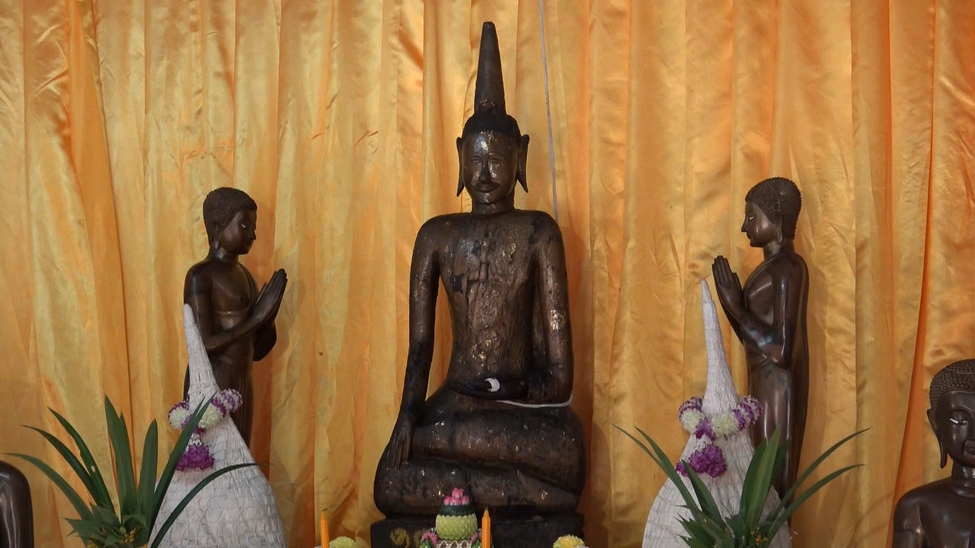 ฮือฮา! พบพระพุทธรูปไม้แกะสลักเก่าแก่อายุกว่า 2 ร้อยปี