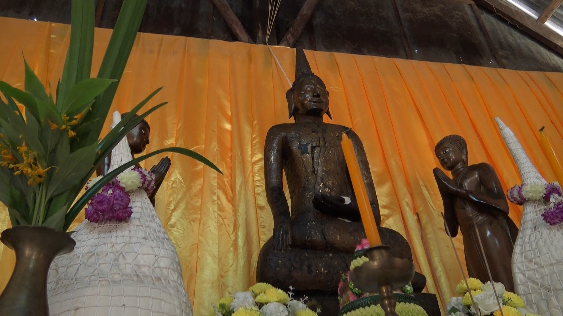 ฮือฮา! พบพระพุทธรูปไม้แกะสลักเก่าแก่อายุกว่า 2 ร้อยปี