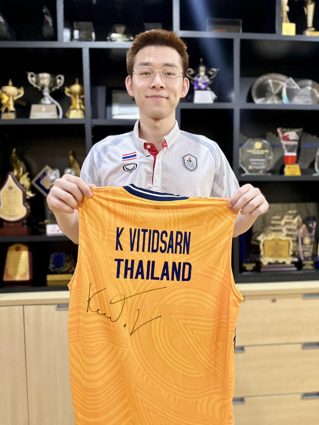 "วิว กุลวุฒิ" เปิดประมูลเสื้อแข่งโอลิมปิก 2024 ยอดล่าสุดทะลุ 166,666 บาท