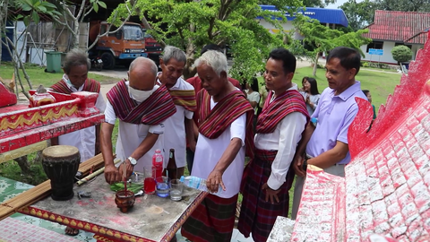 เซ่นไหว้เจ้าที่ ปิดหลักสูตรผู้สูงวัยพร้อมเลขเด็ด