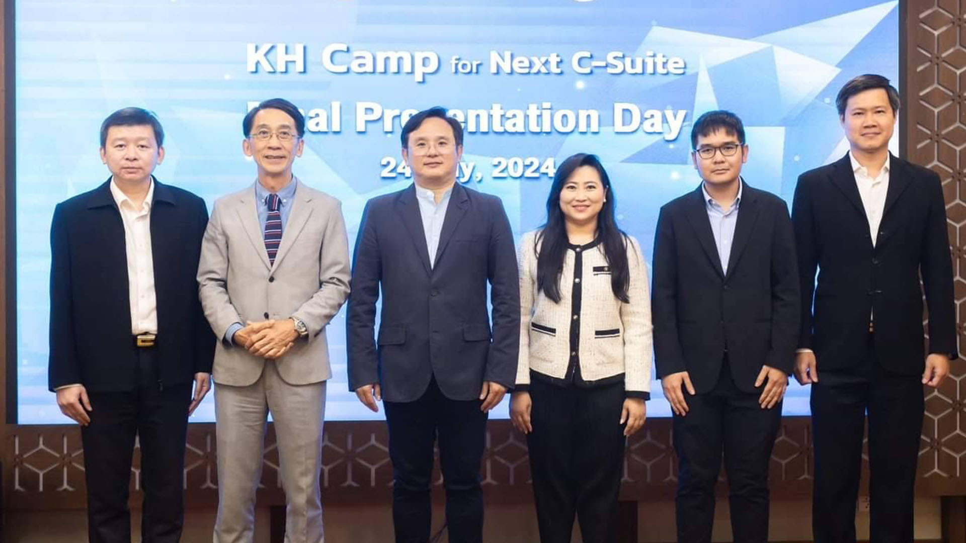 KH Academy ประสบความสำเร็จพานักศึกษาบินลัดฟ้าดูงานประเทศเวียดนาม