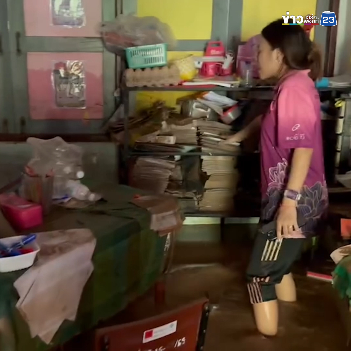 ครูกอดคอกันร้องไห้ เห็นสภาพโรงเรียนเจอน้ำท่วมซ้ำครั้งที่ 4