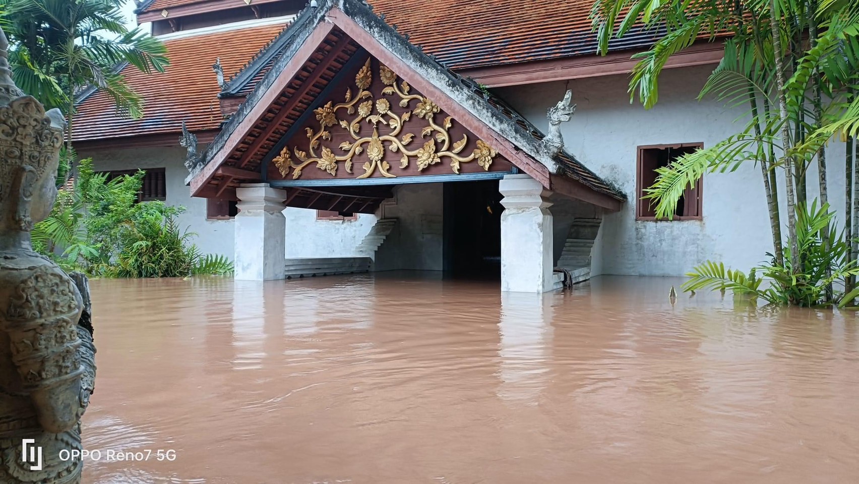 น้ำท่วมหนักเสี่ยงลบจิตรกรรมฝาผนังโบราณ