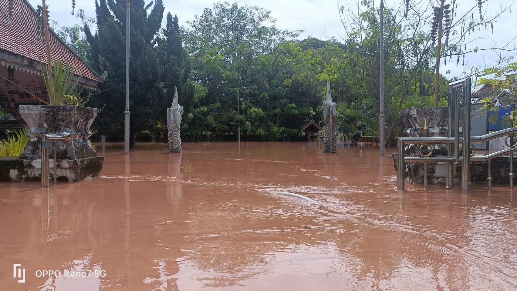 น้ำท่วมหนักเสี่ยงลบจิตรกรรมฝาผนังโบราณ