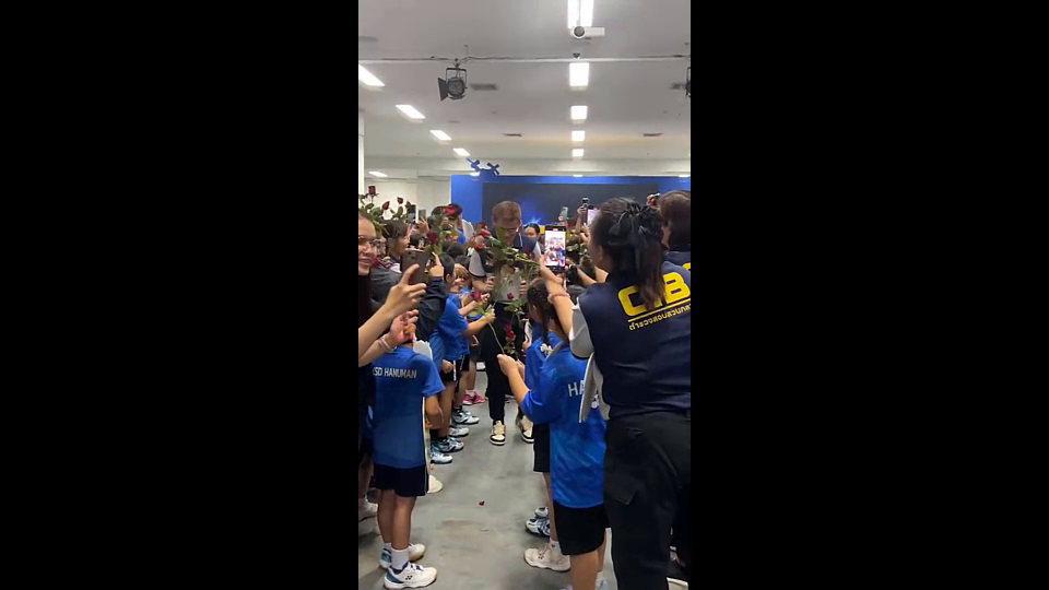 CIB ต้อนรับฮีโร่โอลิมปิก "วิว กุลวุฒิ - เมย์ รัชนก" กลับต้นสังกัดอบอุ่น