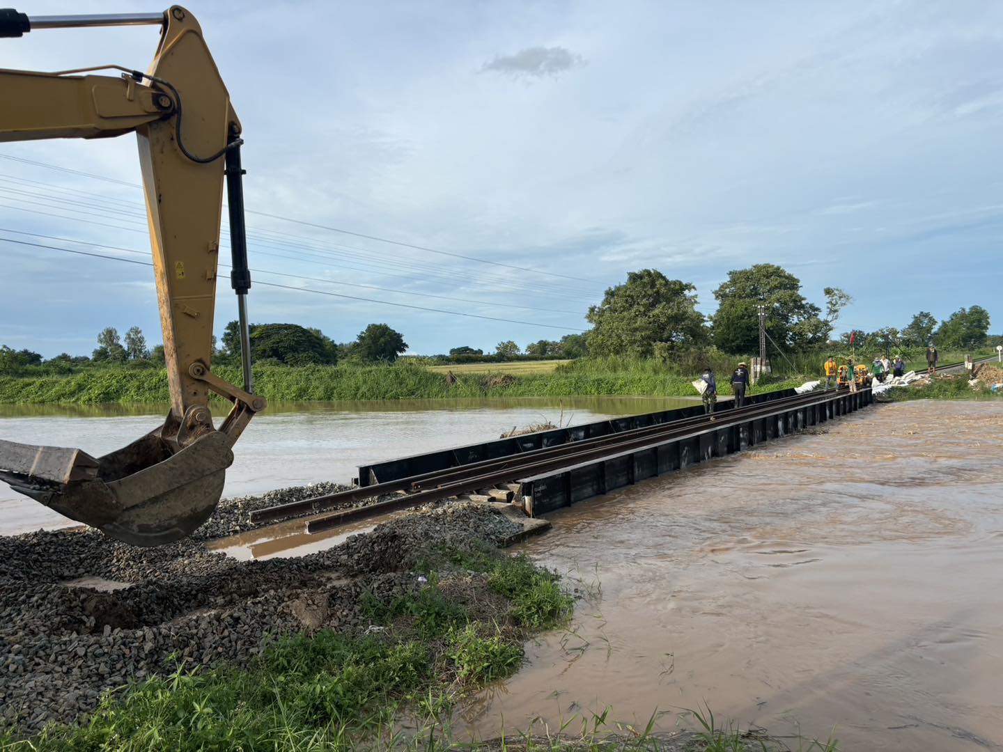 "น้ำท่วมเหนือ"การรถไฟฯ ประกาศหยุดเดินรถท้องถิ่น 2 ขบวน ชั่วคราว