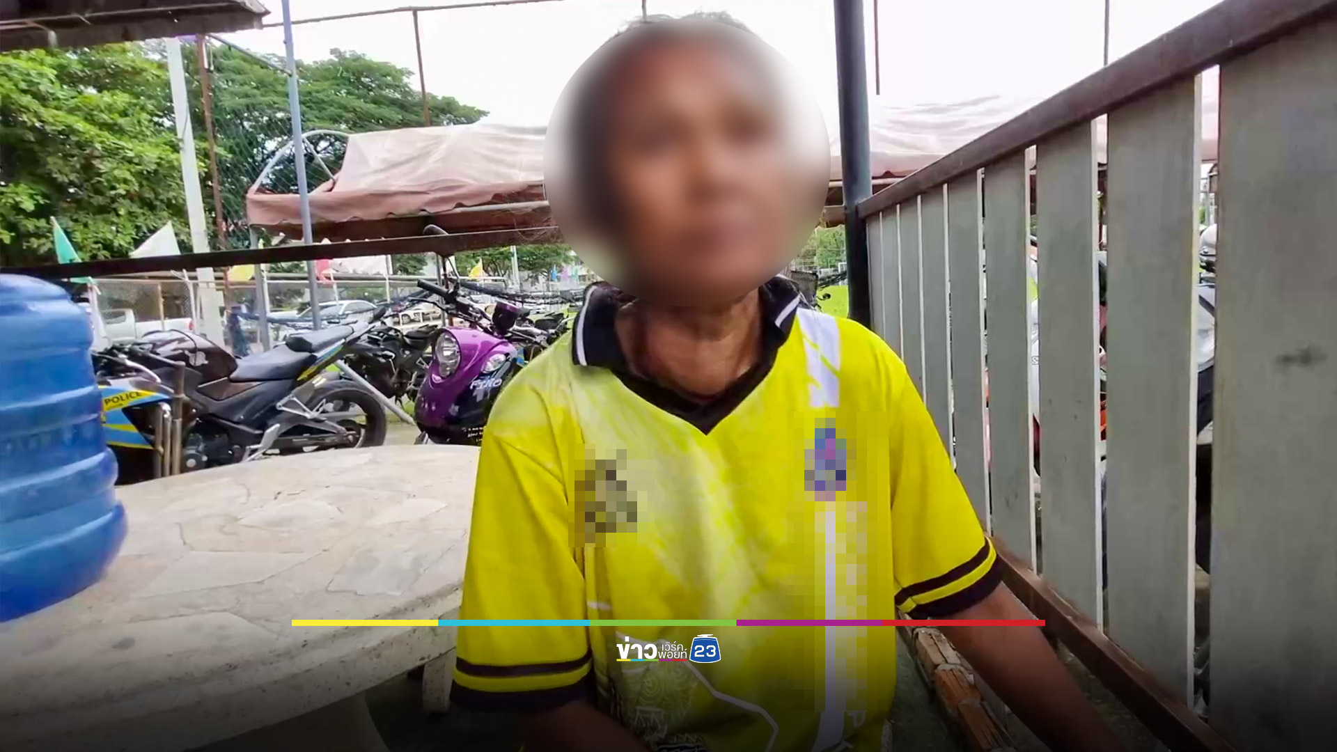 พี่สาวสามีถีบเตะน้องสะใภ้หาว่าด่าบุพการี น้องสะใภ้ออกมาซื้อมีดดาบกลับไปสางแค้น ฟันเอ็นข้อมือป้าขาด