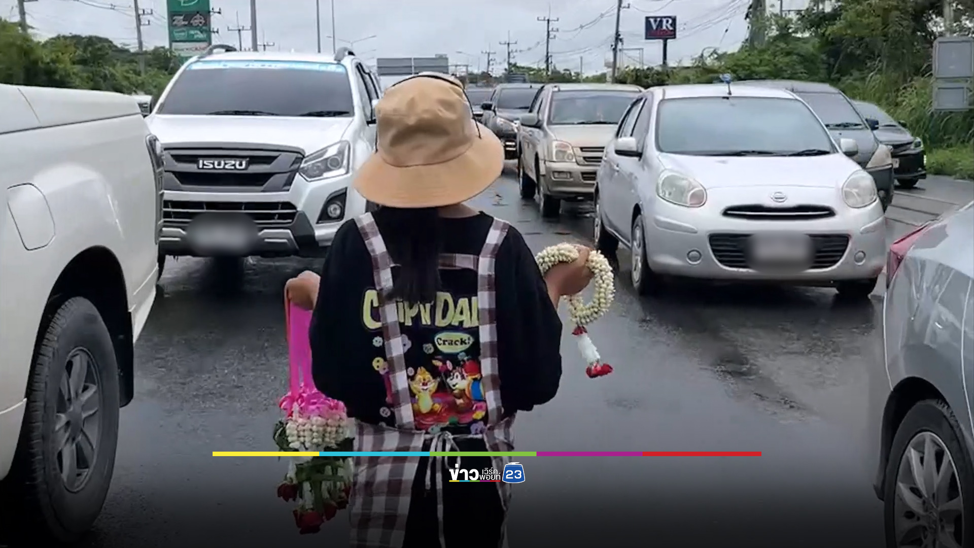 “น้องแอม” เด็กหญิงกตัญญู วันแม่ช่วยแม่ขายพวงมาลัย