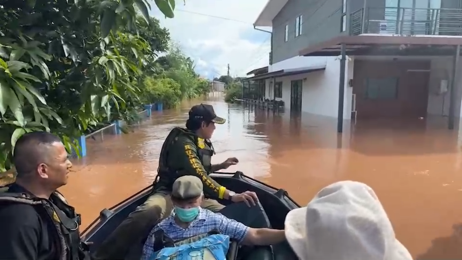 อัปเดต"น้ำท่วมน่าน"จมบาดาล 9 อำเภอ เฝ้าระวังน้ำขึ้น!