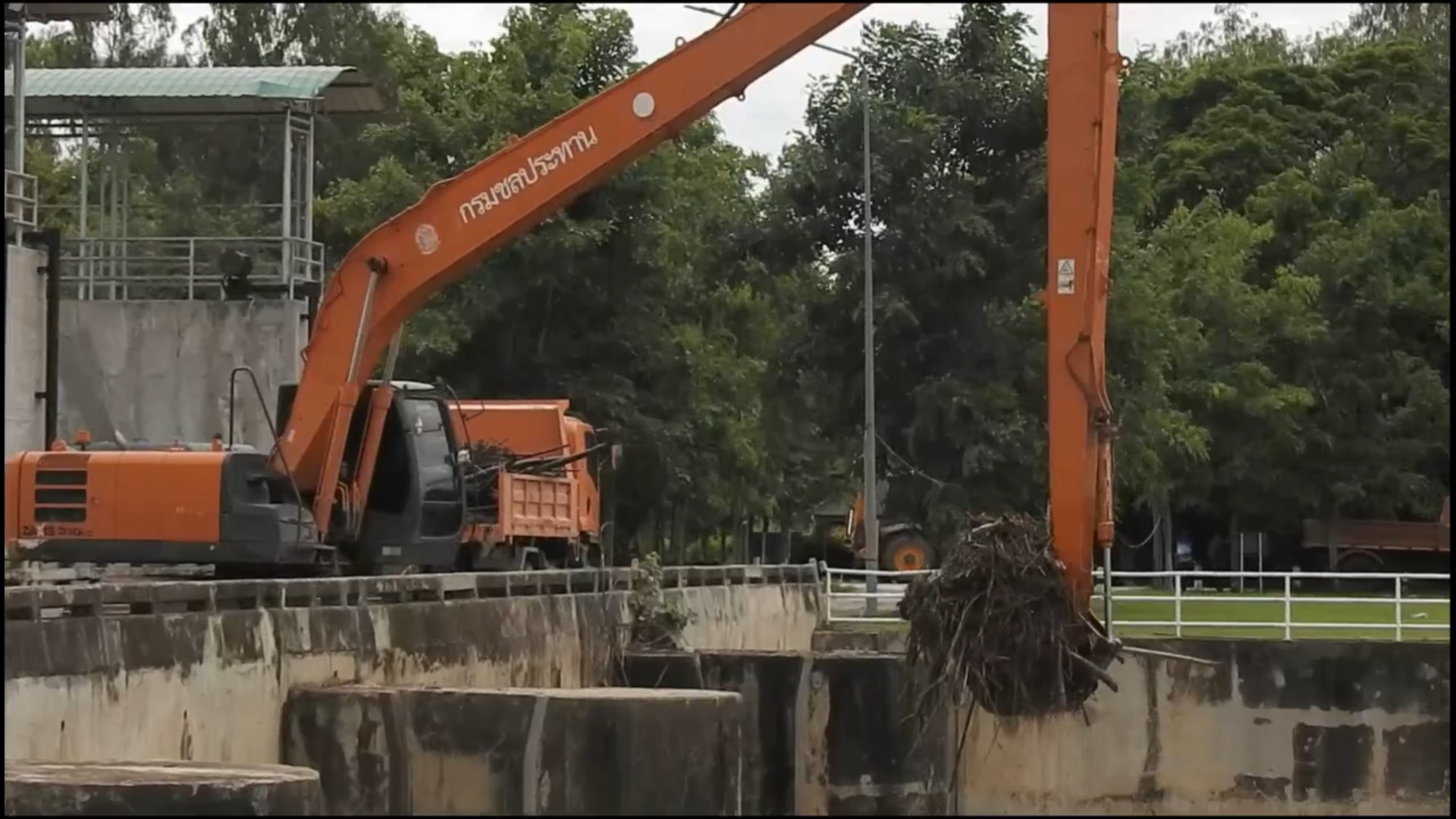 อัปเดต! สถานการณ์น้ำสุโขทัย เปิดประตูระบายน้ำเพิ่มรับมวลน้ำจากแพร่