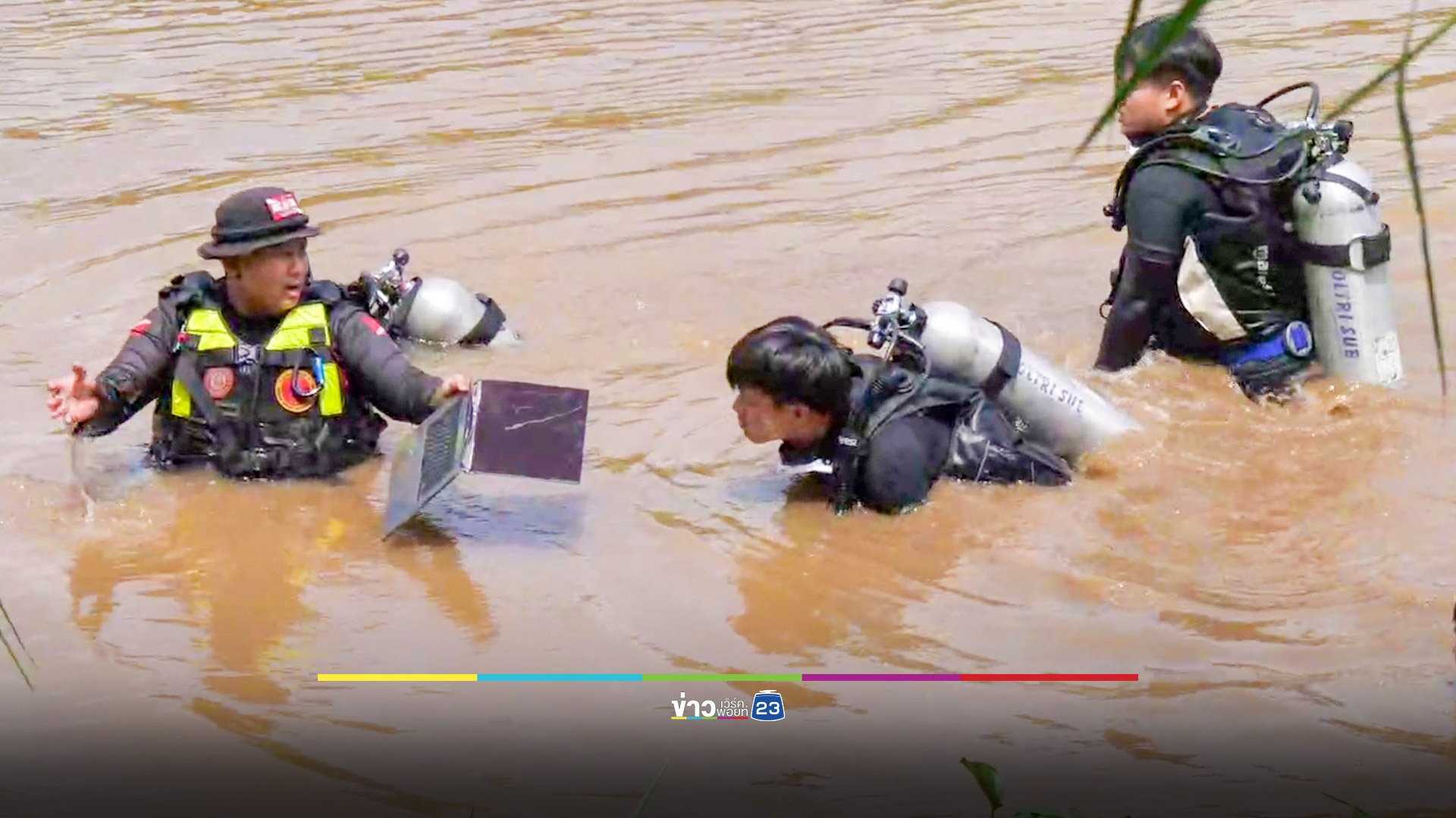 หนุ่มเกาหลีแก้ผ้าโปรยเงิน ก่อนเดินลงแม่น้ำปิงจมหาย