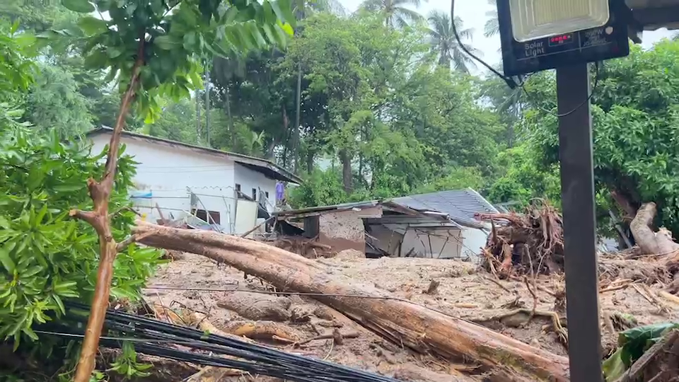 ฝนถล่ม น้ำป่าหลากเข้าเขตเมือง ดินสไลด์ เสียชีวิต 2 ราย