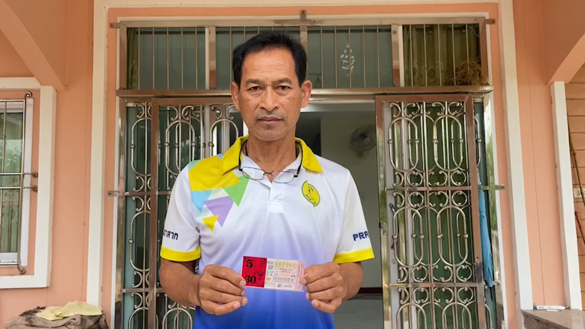 ครูชำนาญการ อุดหนุนหวยลูกศิษย์ ดวงเฮงถูกหวย 30 ล้าน