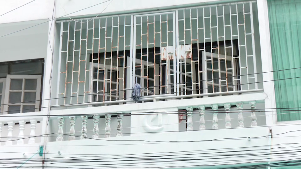 ยาย 80 เครียดใช้ปืนยิงตัวเองเจ็บสาหัสในบ้าน