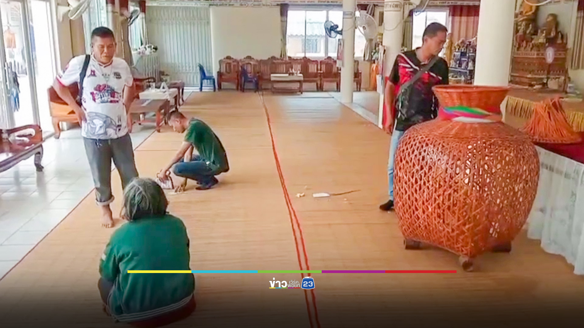 พระล็อกศาลา จับหญิงขโมยเงินบริจาคในวัด