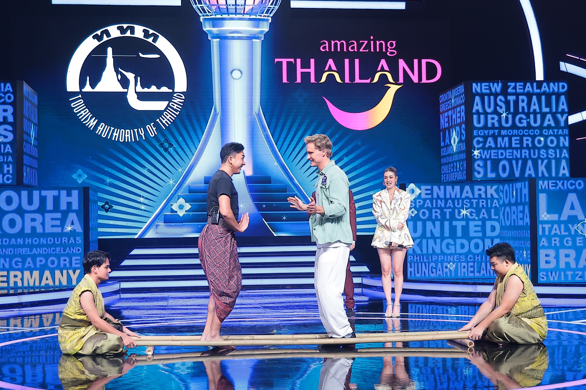 บอย ภิษณุ ควงคู่ รัศมีแข ชวนดูความน่ารัก ของชาวต่างชาติที่ร้องเพลงไทยเพราะมาก !!!