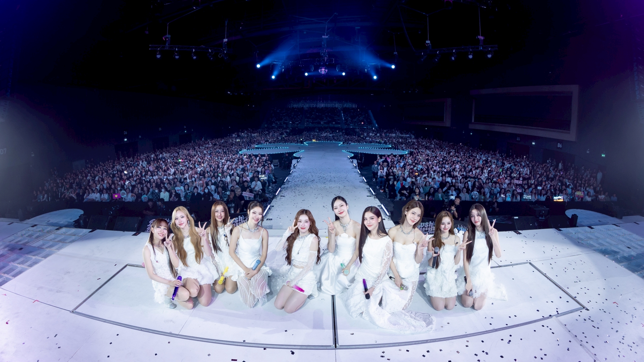 บานสะพรั่ง สดใส ทั้งฮอลล์ ในงาน “BLUSH BLOSSOM FAN FEST”