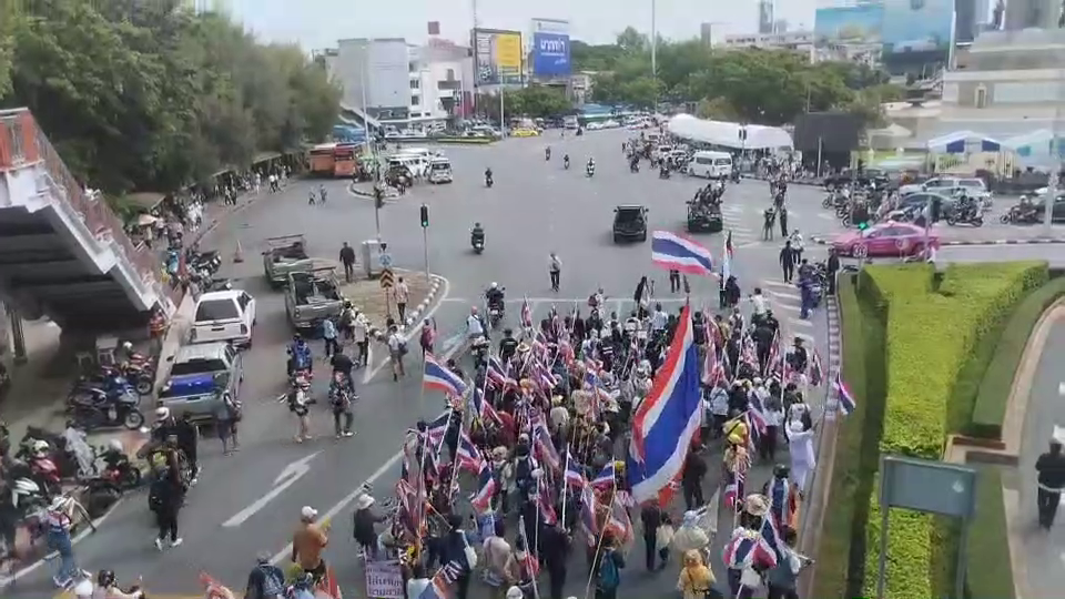 ปชช.ทยอยร่วมชุมนุม"รวมพลังแผ่นดิน"อนุสาวรีย์ชัยสมรภูมิ