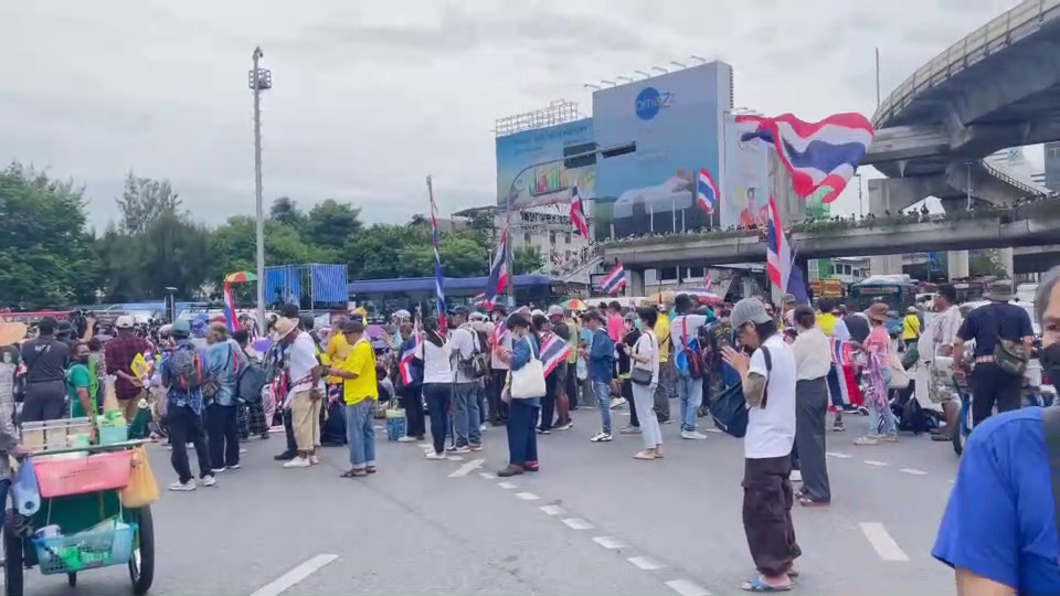 ปชช.ทยอยร่วมชุมนุม"รวมพลังแผ่นดิน"อนุสาวรีย์ชัยสมรภูมิ