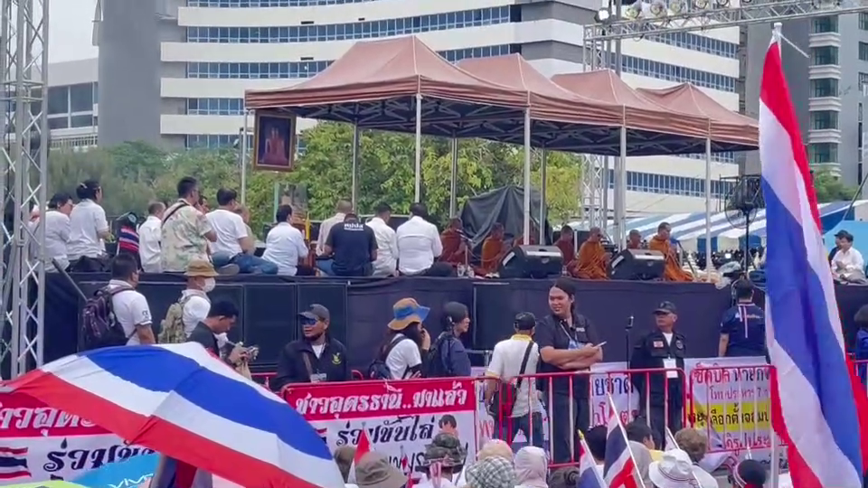 ปชช.ทยอยร่วมชุมนุม"รวมพลังแผ่นดิน"อนุสาวรีย์ชัยสมรภูมิ