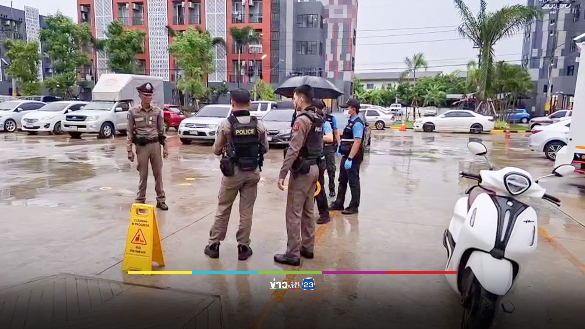 ล่อซื้อบุหรี่ไฟฟ้า จนท.โดนยิงเจ็บ 2 นาย คนร้ายขับเก๋งหลบหนี ล่าสุดเจอรถ-คราบเลือด