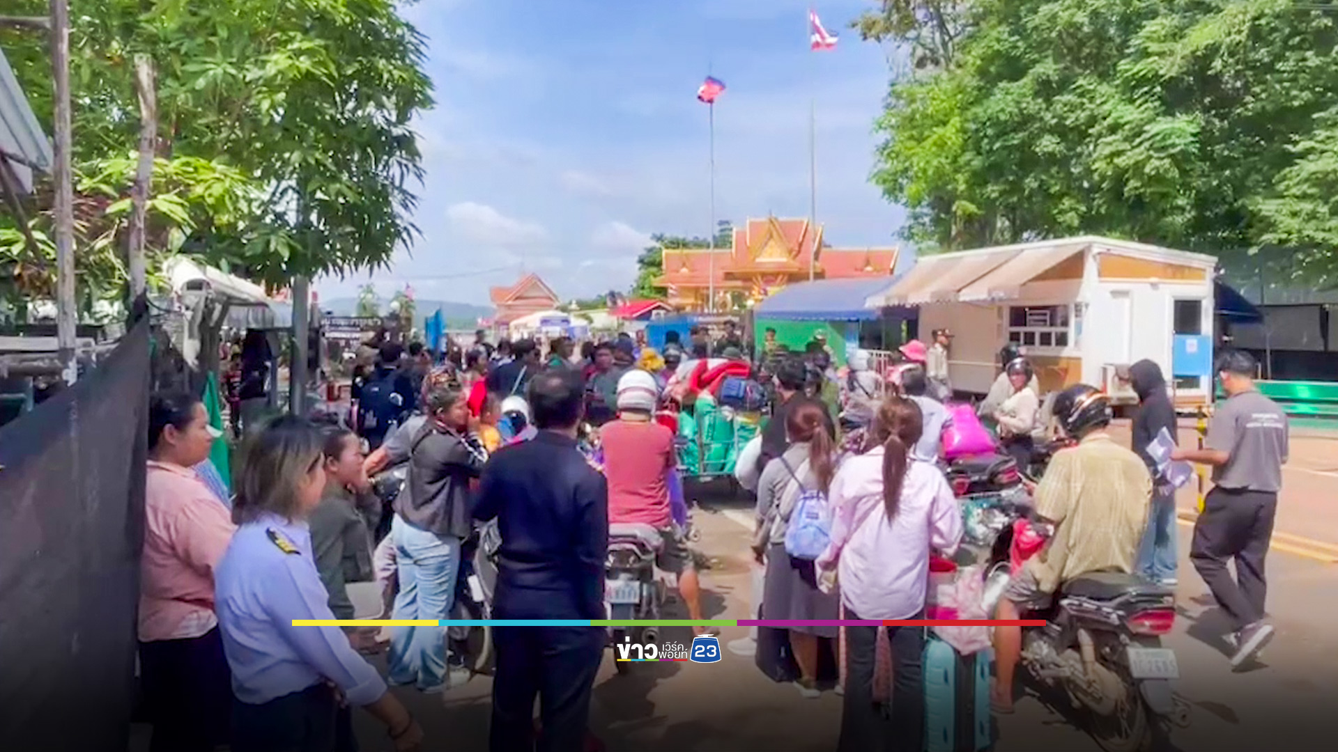 แม่ค้ากัมพูชา เลหลังสินค้าลดกว่าครึ่ง หาทุนไปประทังชีวิตที่บ้านเกิด หลังฝ่ายความมั่นคงไทยเชิญให้กลับประเทศก่อน