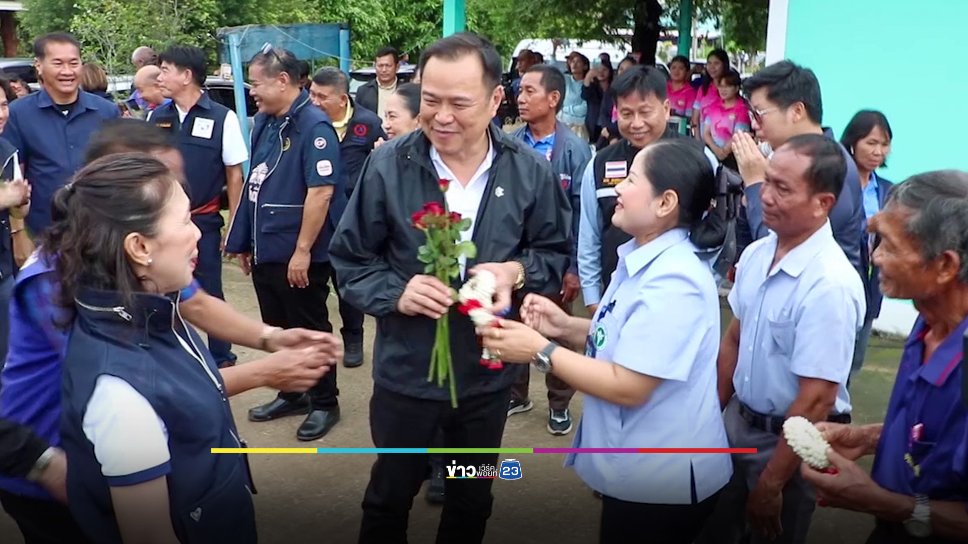 "อนุทิน" ลงพื้นที่ชายแดน 4 จุด ซ้อมหลบภัย เผยทิศทางการเมืองเตรียมประชุมร่วมพรรคฝ่ายค้าน