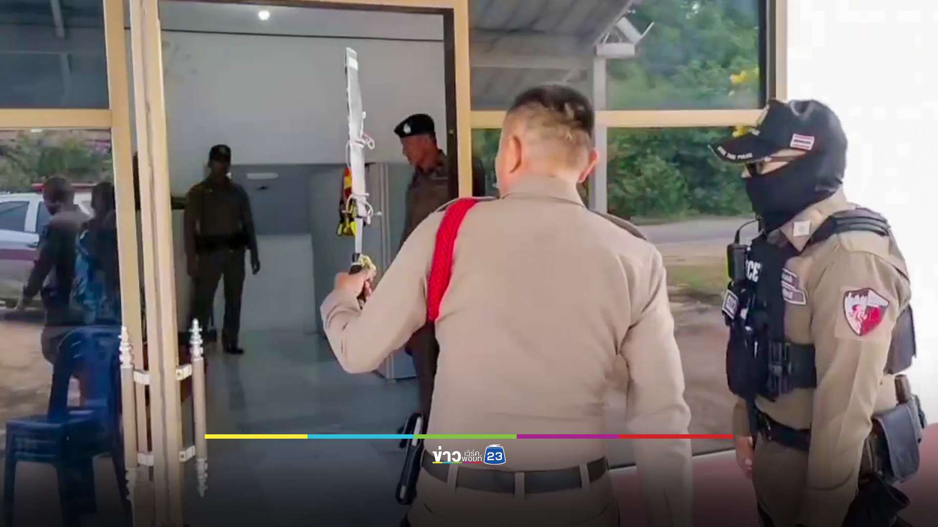 ยายแจ้งจับลูกชายหลอนกัญชา ฟันแขนหลานชายสาหัส อ้างหลานชายหนังเหนียว
