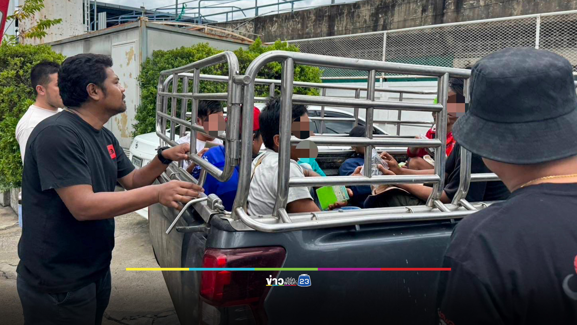 ตำรวจสกัดกลุ่มคนต่างด้าว 8 ราย ใกล้เคียงพื้นที่ชุมนุม