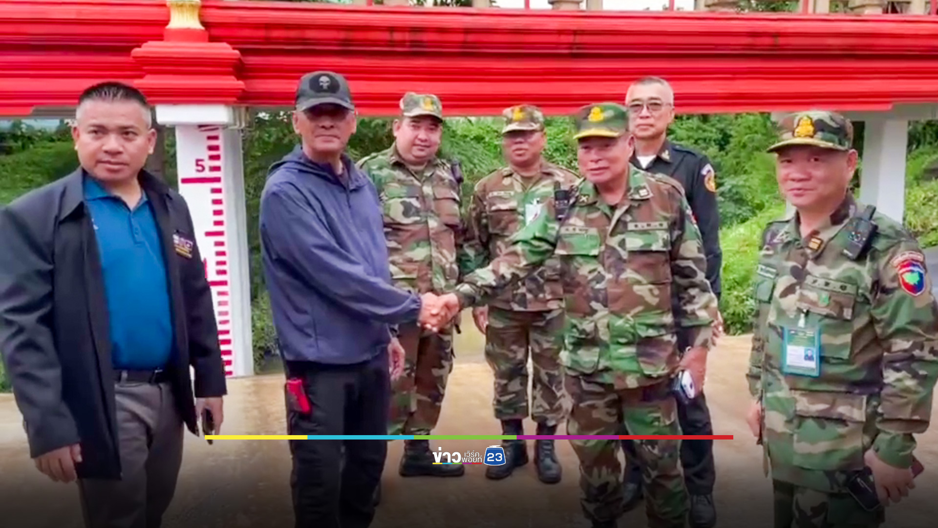 เปิดประตูด่านกรณีพิเศษนำผู้ป่วยชาวกัมพูชา ส่งรักษาตัวโรงพยาบาลในเมืองจันทบุรี