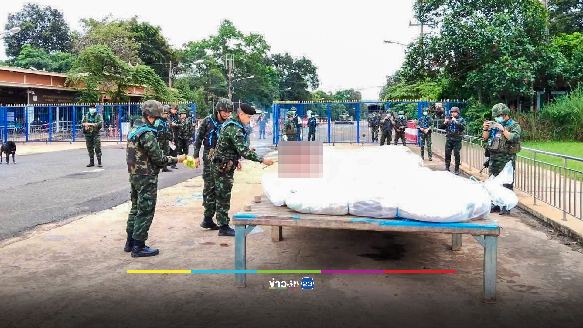 ทหารไทยนำศพทหารกัมพูชา 12 ราย ส่งกลับประเทศ