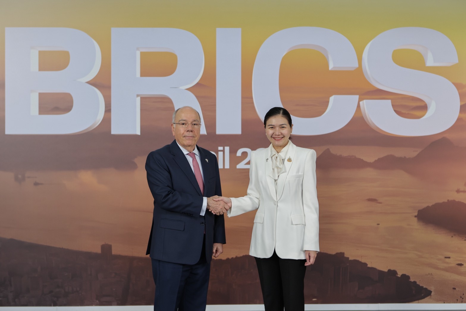 'ทรัมป์' ขู่เก็บภาษีเพิ่ม 10% กับชาติหนุน“สกุลเงินร่วม” (BRICS) – ไม่ยกเว้น