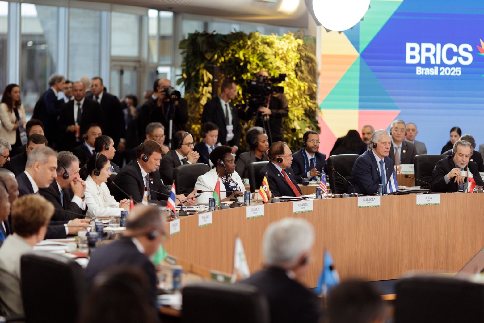 'ทรัมป์' ขู่เก็บภาษีเพิ่ม 10% กับชาติหนุน“สกุลเงินร่วม” (BRICS) – ไม่ยกเว้น