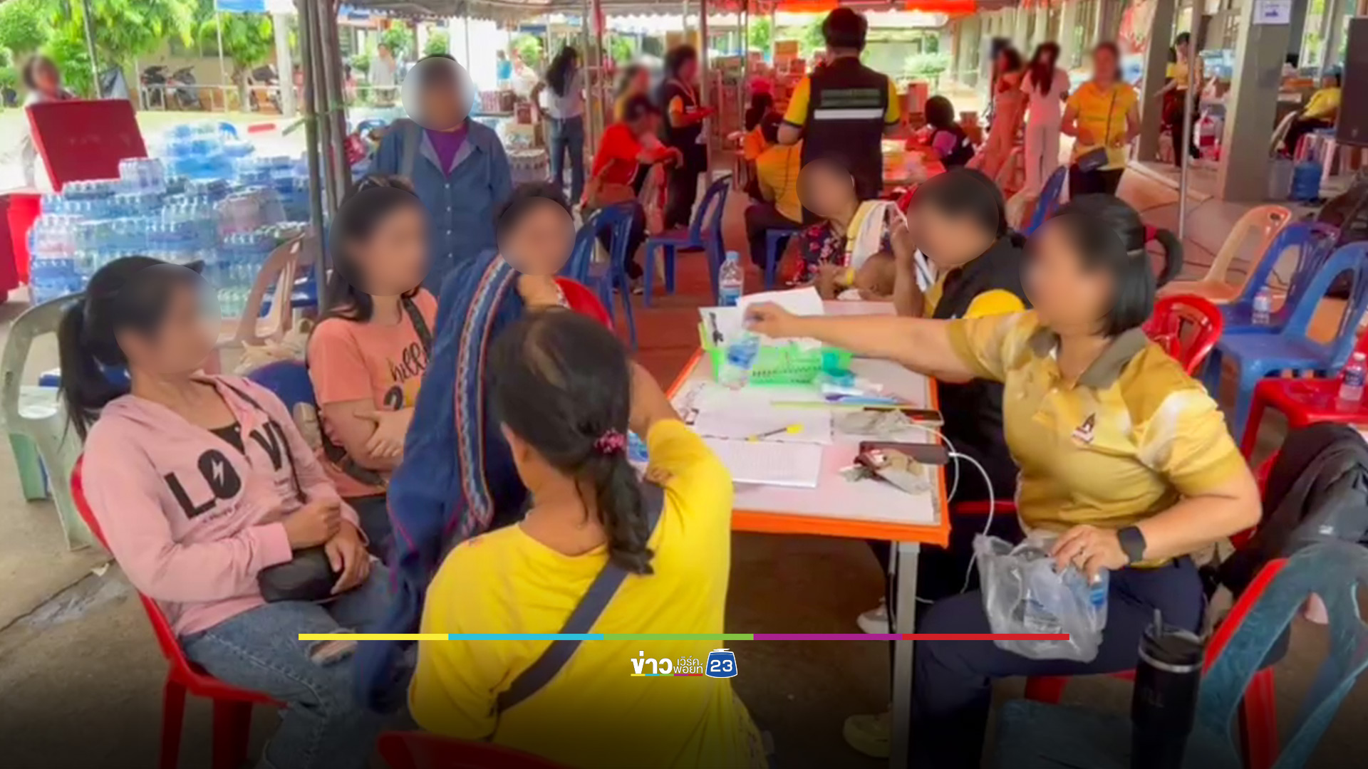 ชาวศรีสะเกษแห่อพยพ หนีตายกลางเสียงปืน ขณะชายแดนกันทรลักษ์ยังตึงเครียด