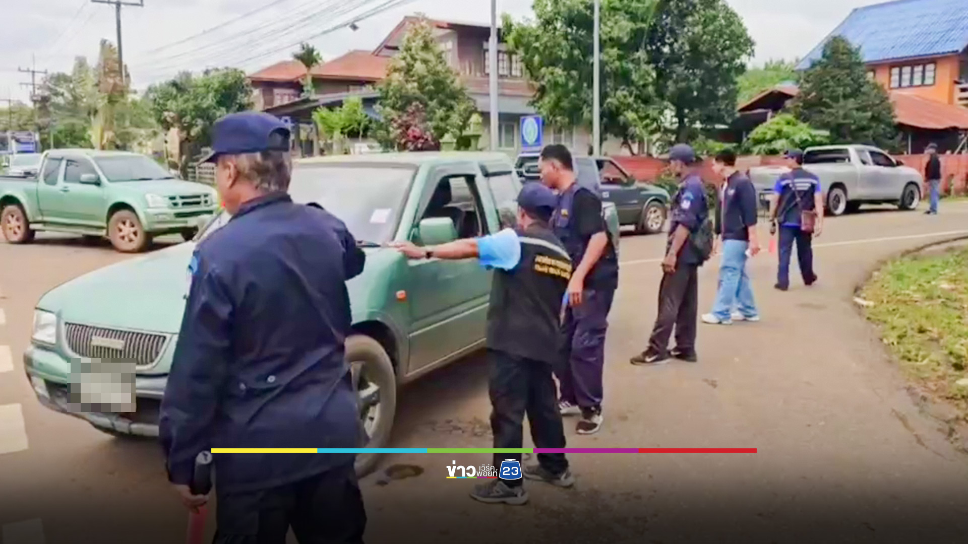 ชาวศรีสะเกษแห่อพยพ หนีตายกลางเสียงปืน ขณะชายแดนกันทรลักษ์ยังตึงเครียด