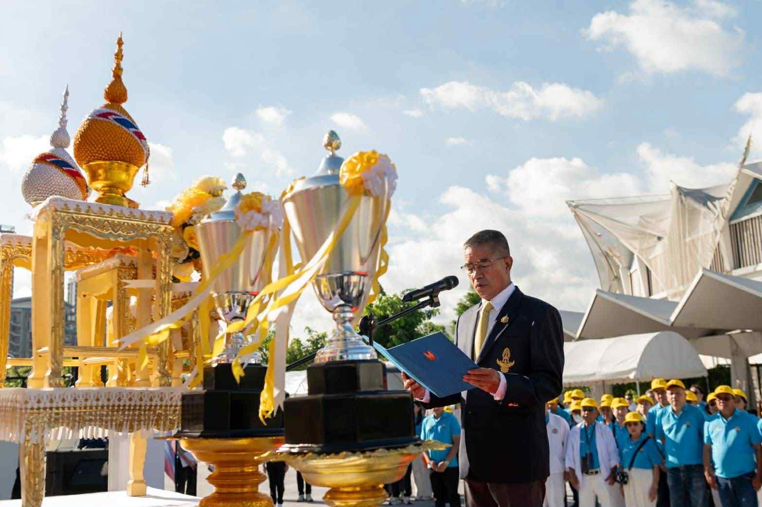 รถยนต์แห่ร่วม กิจกรรมรถยนต์แรลลี่ “เฉลิมพระเกียรติพระบาทสมเด็จพระวชิรเกล้าเจ้าอยู่หัว” “พระบารมีดุจร่มฟ้า ราชภักดิ์แดนไทย เชิดชูบูรพกษัตริย์แห่งสยาม”