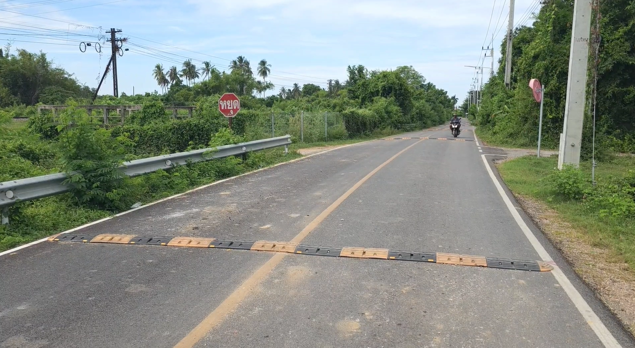 ชาวบ้านร้อง ถนนรอบวัดชื่อดัง อบต.ลูกระนาดวางถี่ยิบกว่า 30 จุด