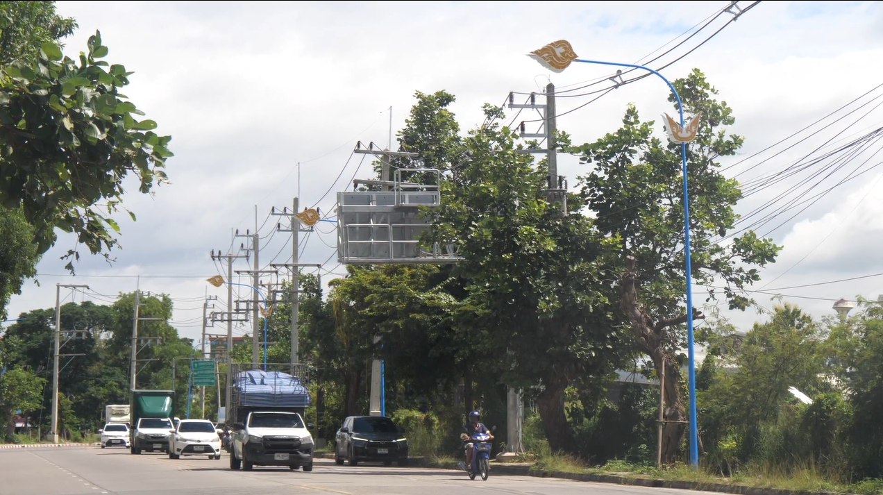 ดราม่าเสาไฟประติมากรรมโผล่กลางเมืองเชียงใหม่ 60 ต้น 9.8 ล้านบาท