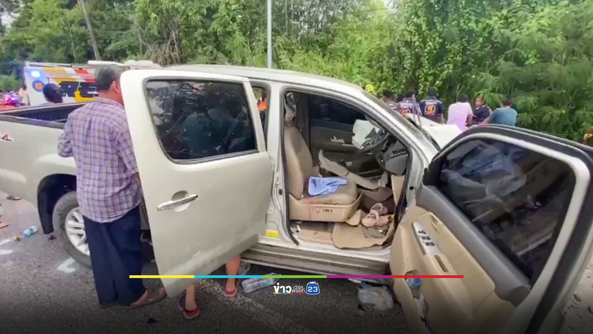 กระบะแต่งซิ่ง ชนประสานงากับรถกระบะอีกคัน ดับ 2 เจ็บ 4 ราย