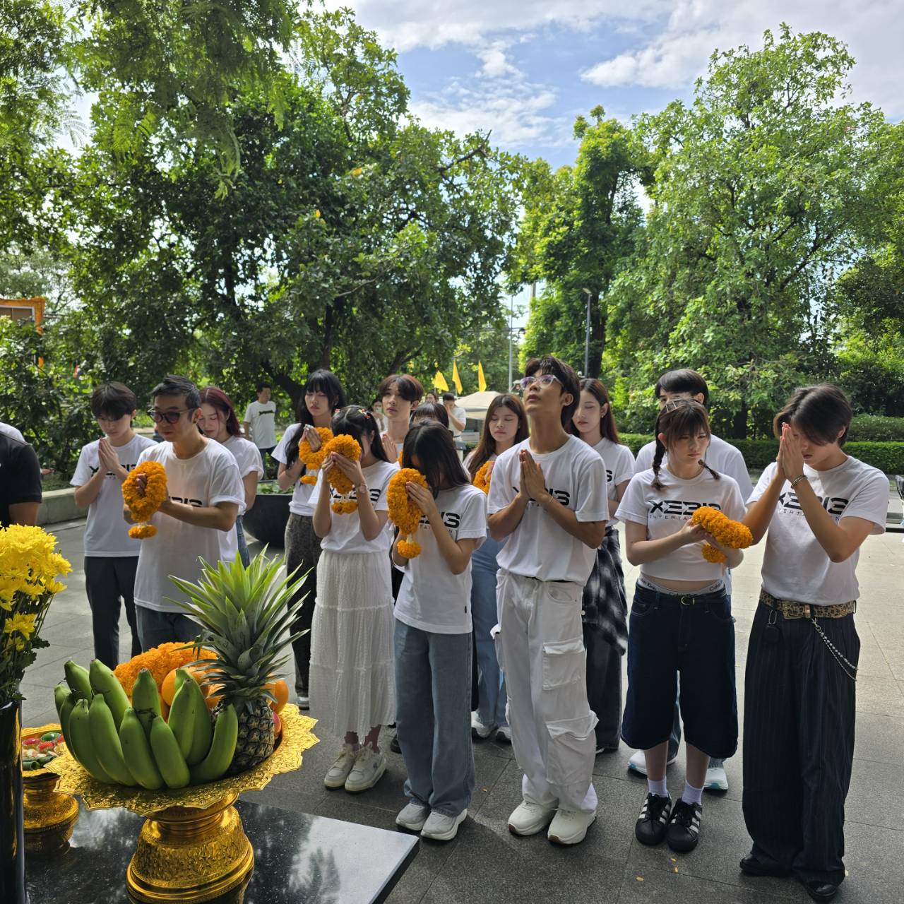 "XEBIS ENTERTAINMENT" จัดพิธีทำบุญเปิดออฟฟิศใหม่ เสริมสิริมงคลเดินหน้าสู่วงการบันเทิง